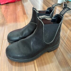 Black classic Blundstones